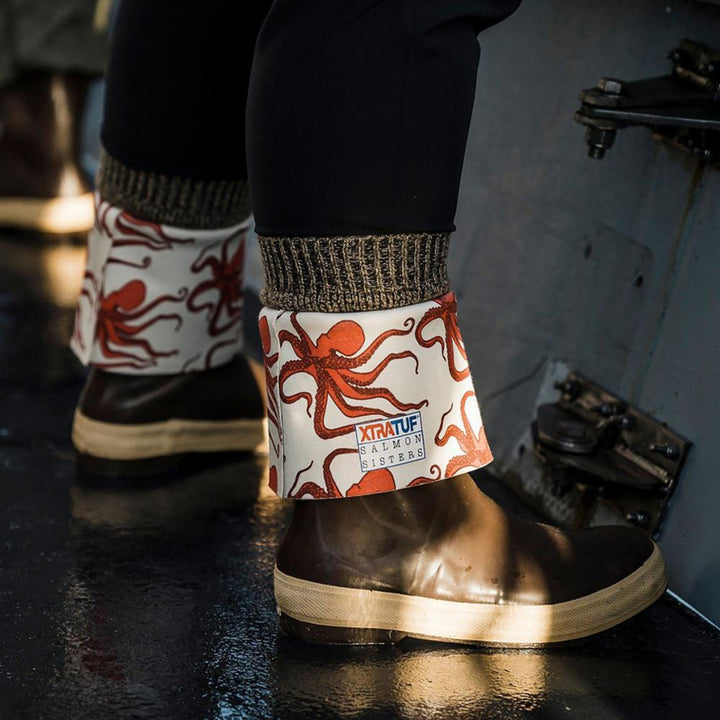 Xtratuf WOMENS SALMON SISTERS 15 LEGACY BOOT COPPER/OCTOPUSPRINT
